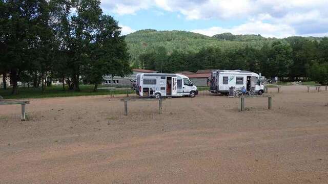 Aire de service et de stationnement du lac d'Aubusson d'Auvergne