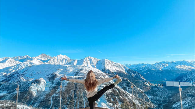 Vinyasa dynamic yoga practice with Lara