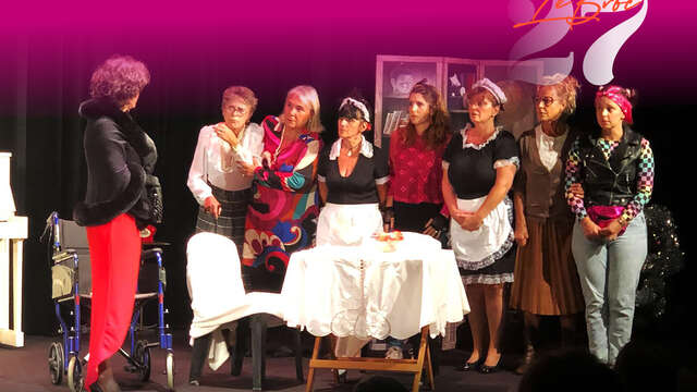 8 femmes