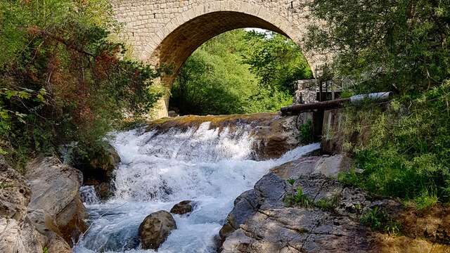 Pont sur la Vaïre