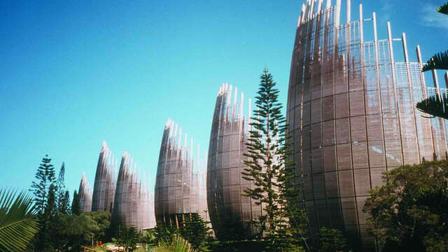 Tour of Nouméa and guided visit of the Tjibaou Cultural Centre - Lyvaï