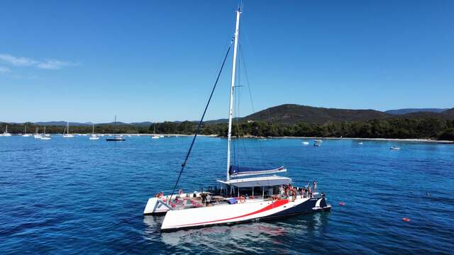 Brunch en mer sur un maxi catamaran