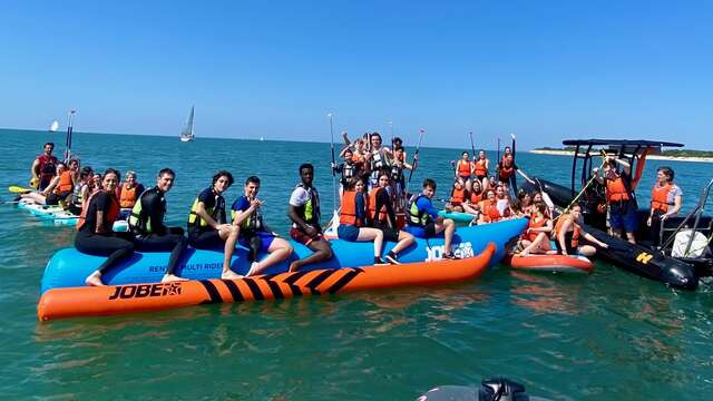 Teambuilding-Aktivität Riesiges Kanu-Paddelboot mit Schleppangel