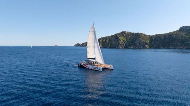 P'tit Mousse cruise aboard a maxi catamaran