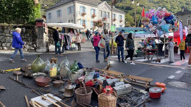 Autumn Fair garage sale