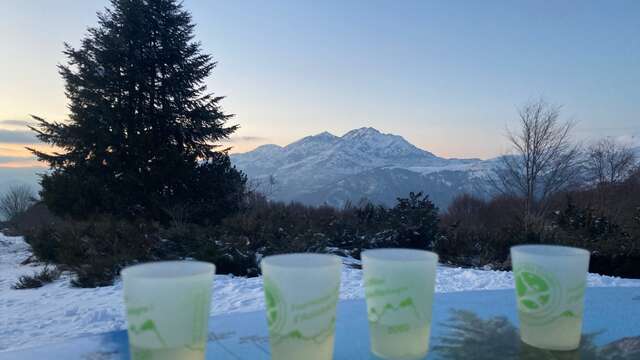 Snowshoeing Apéro with sunset!