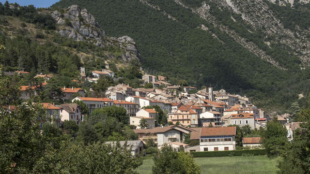 Visite guidée du village médiéval de Serres, petite Cité de Caractère®