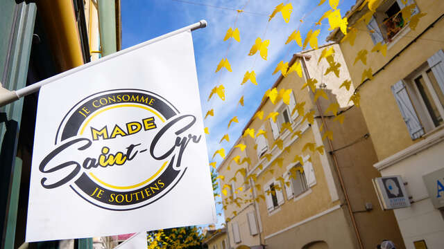 Pedestrianised and lively Rue République