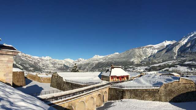 Mont-Dauphin place forte et Eygliers chef-lieu
