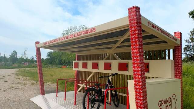 Borne de recharge électrique pour Vélo à Assistance Électrique à la Plaine Tonique