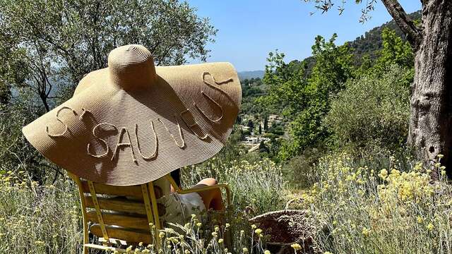 Le Cerisier Blanc et les Terres de St Sauveur : Atelier couronnes de fleurs en papier parfumées au coeur d'une exploitation agricole