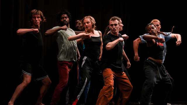 Balkis Moutashar - Nous n'arrivons pas les mains vides