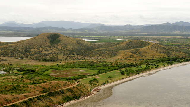 Picnic beach (south of the almost Ouano Island)