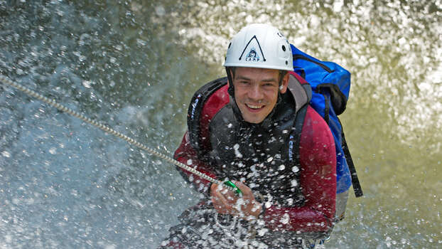 Sortie encadrée de Canyoning : Adrénaline et fraîcheur garanties !