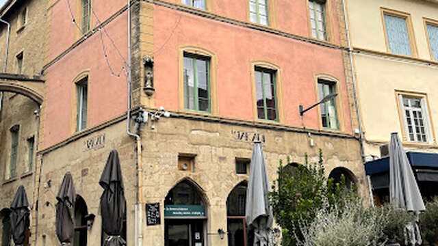 Pub - Brasserie : Jakadi