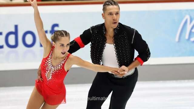 Démonstration de patinage artistique - Oxana Vouillamoz et Tom Bouvart