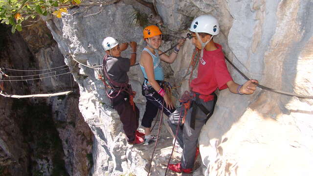 Sortie Via Ferrata avec guide : l'équilibre parfait entre marche et escalade