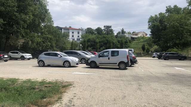 Parking à l'entrée de la Vallée des Loisirs
