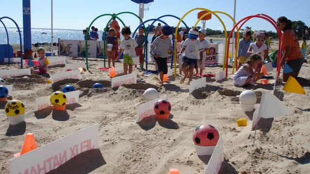 Sports camp for teenagers by par La Plage des Enfants