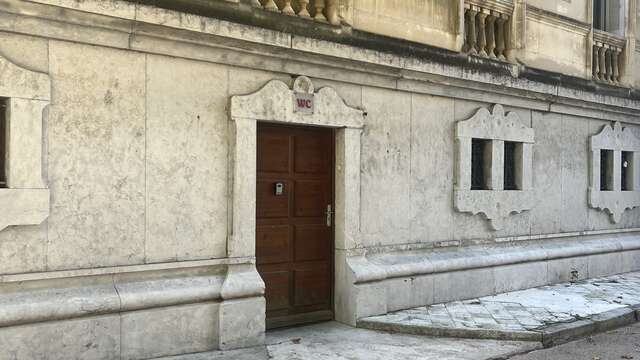 Toilette Château Valseille