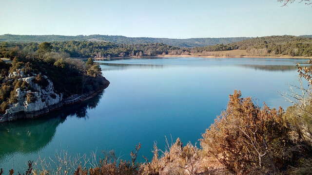 Lac d'Artignosc et ses plages ombragées