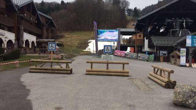 Parking PMR Morillon village