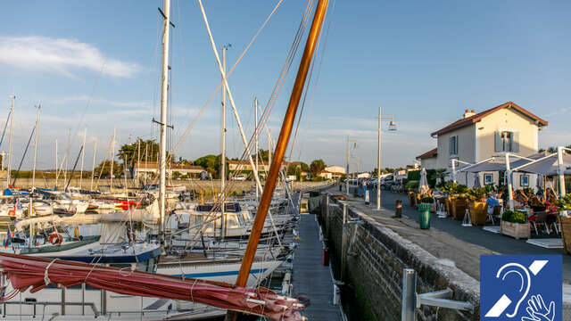 Guided tour of Ars-en-Ré in LSF: architecture and salt intermingle