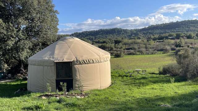 Yourte à la ferme des Bréguières