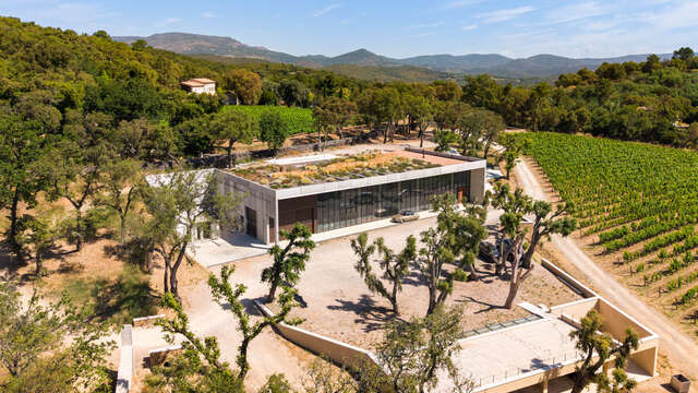 Domaine du Clos Mirages : visite entre traditions provençales et architecture contemporaine