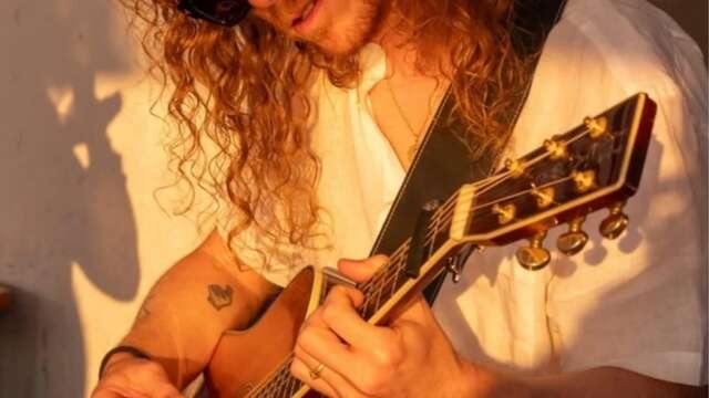 February music at Chalet des Cimes with Chris Daniel