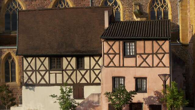 Roanne, les façades à la nuit tombée
