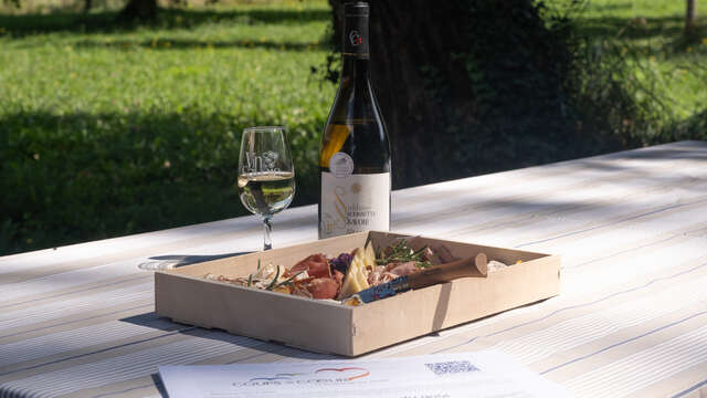 La Sapaudie se met en boîte ! Pain fromage et charcuterie à déguster chez les viticulteurs