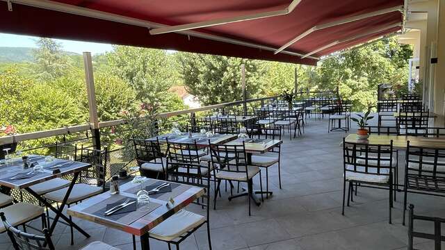 Hôtel-Restaurant le Castel Fleuri