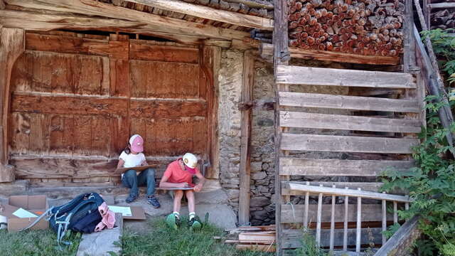 Les petits explorateurs et les maisons fustes