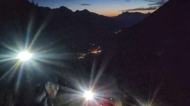 Night hikes: a different view of the mountains