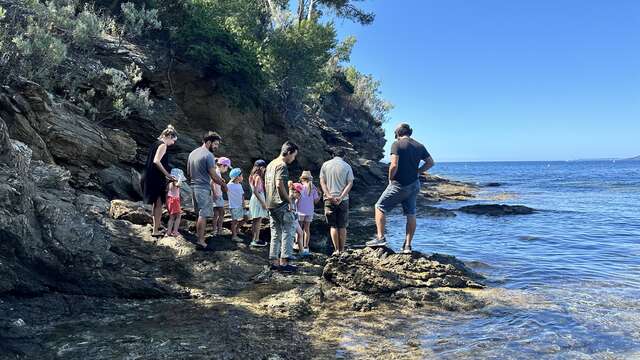 Activité enfant "Les pieds dans l'eau"
