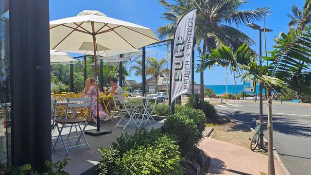 Le Surf Greens & Coffee