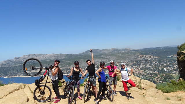 Circuit en VTT électrique 2H - Falaise du Cap Canaille en coucher de soleil (niveau facile) avec Trolib