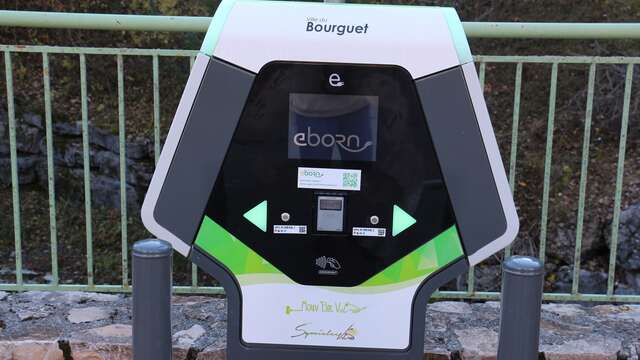 Borne de recharge pour véhicules électriques