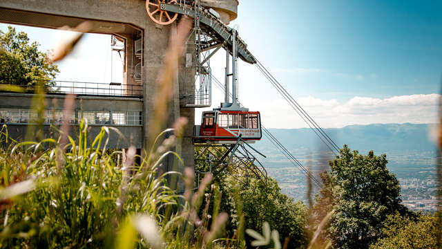 Erwachsenenanimation bei der Seilbahn von Salève