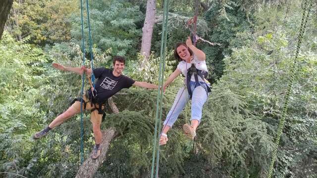 On grimpe aux arbres à la Grotte du Bosc