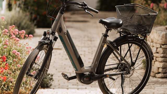 Electric bike hire for children and adults by Les Cycles N