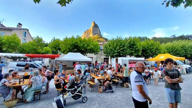Concert du Marché des Producteurs de Pays : Noyau d'Oliv