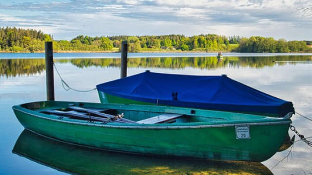 Water Glisse Passion Le Pré Claou - Traditional boat hire on the lake