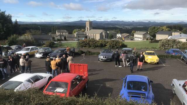 Rassemblement de voitures anciennes