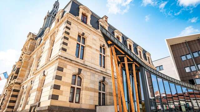 L'hôtel de ville et son quartier