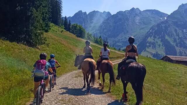 Duo Escape: 2 passions: Mountain biking & Horse riding