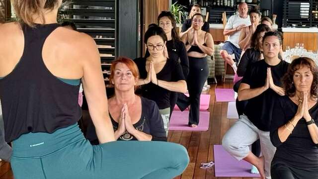 Entretenimiento - Yoga y desayuno