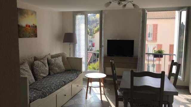 2 Room Apartment Maison du chat roi, apartment "Coquelicot” (House of the king cat “Poppy” apartment)