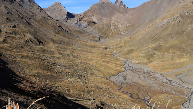 Montée au glacier Lombard depuis le lac du Goléon